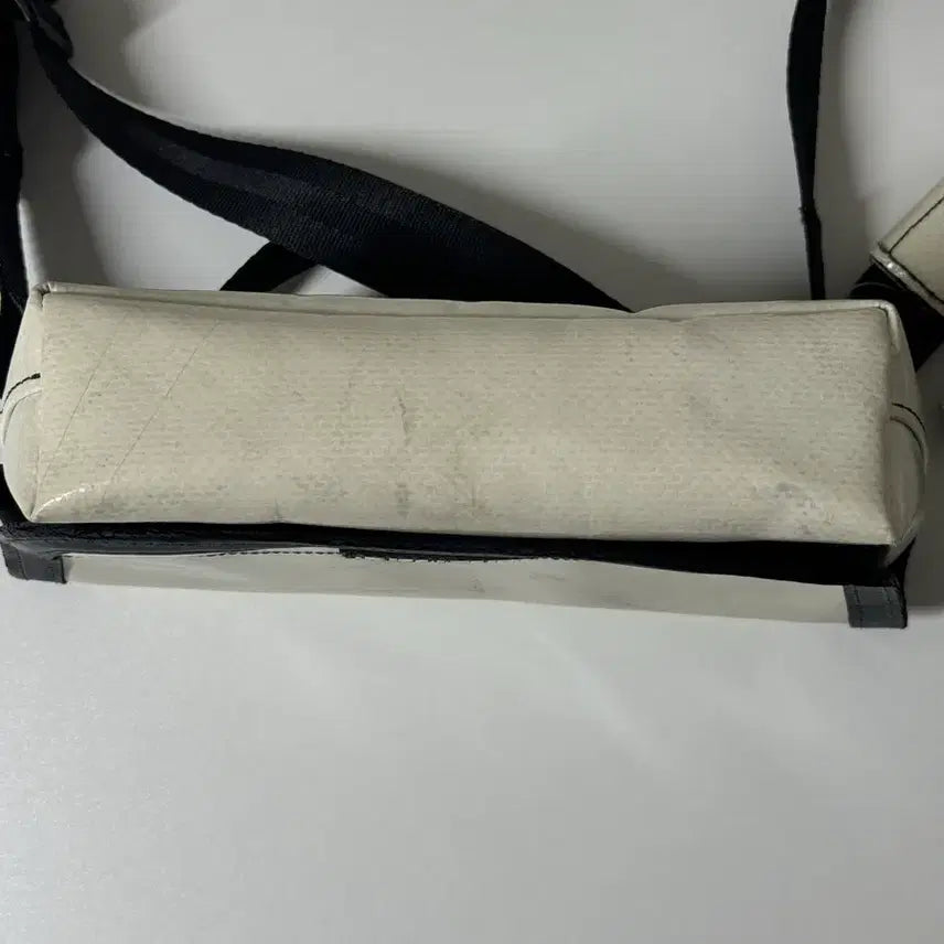 [BUNJANG] Freitag Jamie White Shoulder Bag / 프라이탁 제이미 화이트