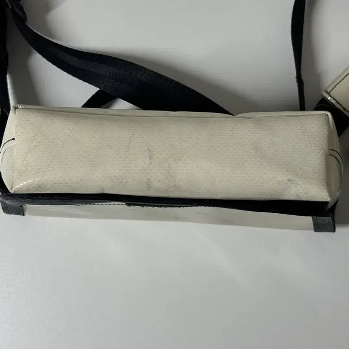 [BUNJANG] Freitag Jamie White Shoulder Bag / 프라이탁 제이미 화이트