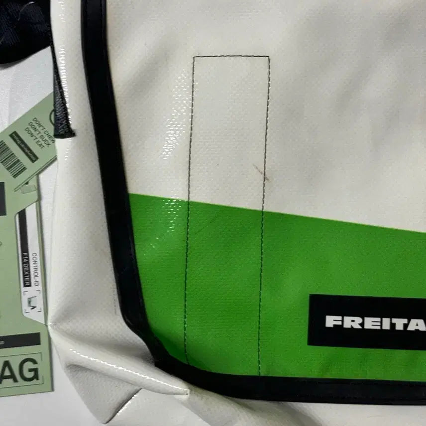 [BUNJANG] Freitag Dexter White + Green Messenger Bag / 프라이탁 덱스터 화이트 + 그린
