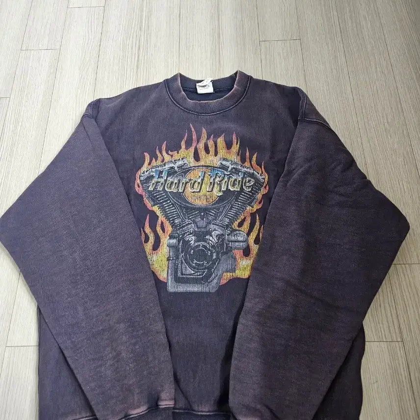 [BUNJANG] Outstanding Washing Sweatshirt (M) / 아웃스탠딩 워싱 스웻셔츠 (M)