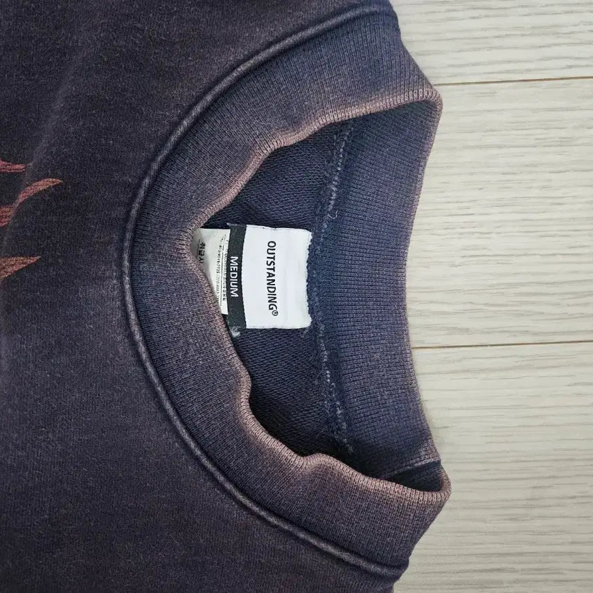 [BUNJANG] Outstanding Washing Sweatshirt (M) / 아웃스탠딩 워싱 스웻셔츠 (M)