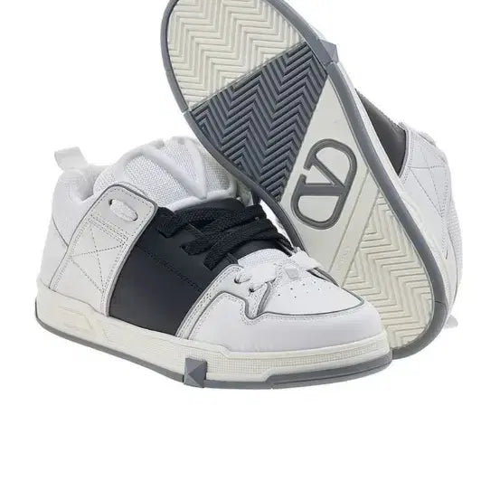 [BUNJANG] Valentino Garavani Open Skate Low-Top Sneakers / 발렌티노[명품]페드로 발렌티노 가라바니 오픈 스케이트 로우탑 스니커즈