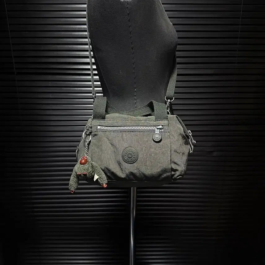 [BUNJANG] Kipling Brown Mini Crossbody Tote Bag with Gorilla Keyring / 키플링 차콜 회색 미니 크로스백 토드백 숄더백 고릴라 인형 키링 갸루