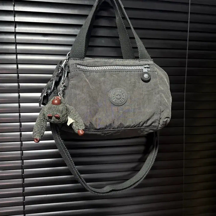 [BUNJANG] Kipling Brown Mini Crossbody Tote Bag with Gorilla Keyring / 키플링 차콜 회색 미니 크로스백 토드백 숄더백 고릴라 인형 키링 갸루