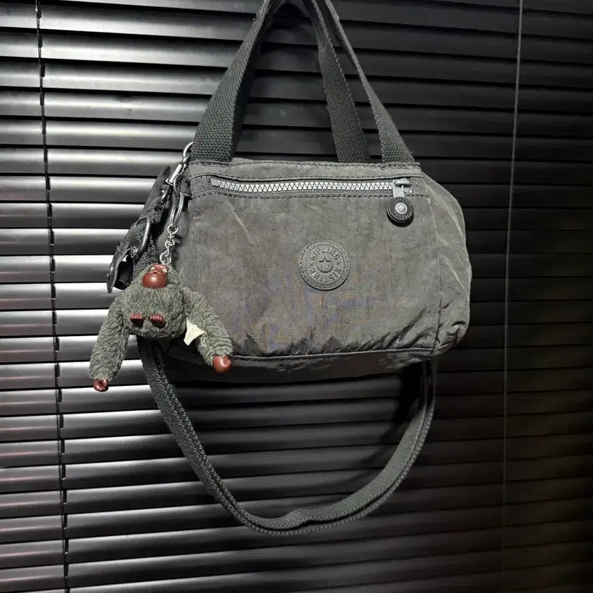 [BUNJANG] Kipling Brown Mini Crossbody Tote Bag with Gorilla Keyring / 키플링 차콜 회색 미니 크로스백 토드백 숄더백 고릴라 인형 키링 갸루