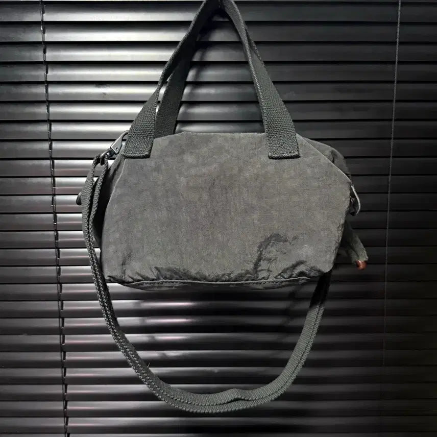 [BUNJANG] Kipling Brown Mini Crossbody Tote Bag with Gorilla Keyring / 키플링 차콜 회색 미니 크로스백 토드백 숄더백 고릴라 인형 키링 갸루