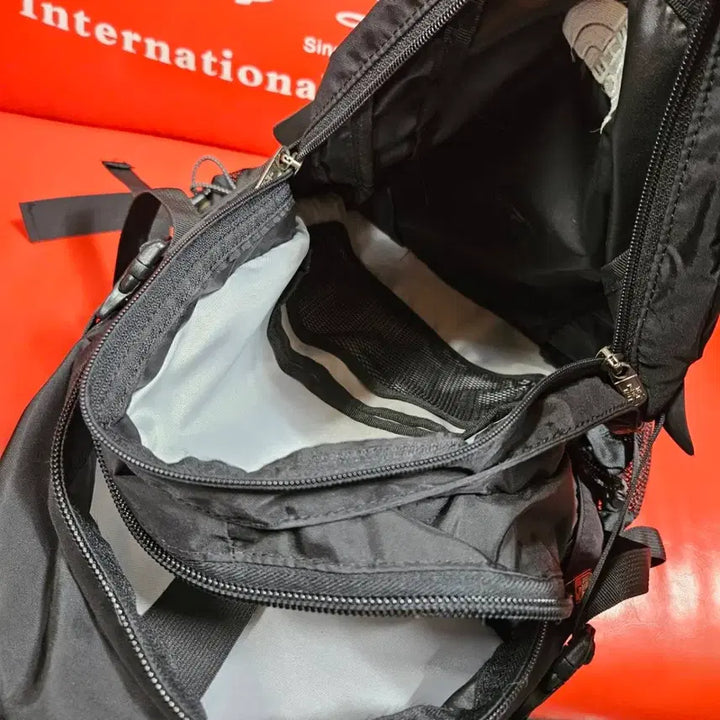 [BUNJANG] The North Face Hot Shot Big Backpack - Black / 노스페이스 핫샷 빅 백팩 Free