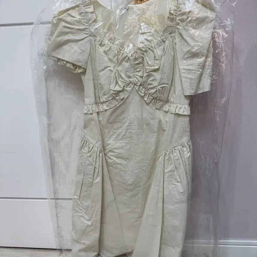 [BUNJANG] Floom Chichi Dress Cream XS / 플로움 치치 드레스 chichi dress 크림 xs (공홈 품절)