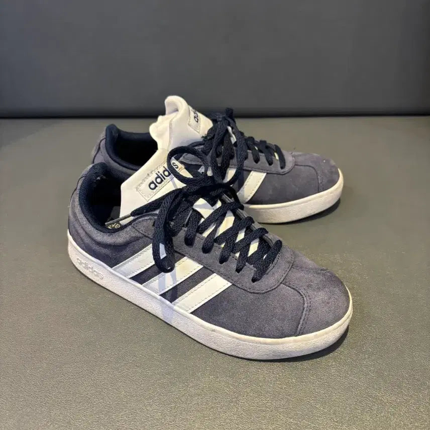 [SOLD OUT] 아디다스 여성 운동화 220사이즈