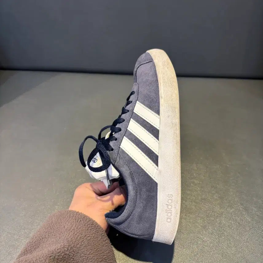 [SOLD OUT] 아디다스 여성 운동화 220사이즈