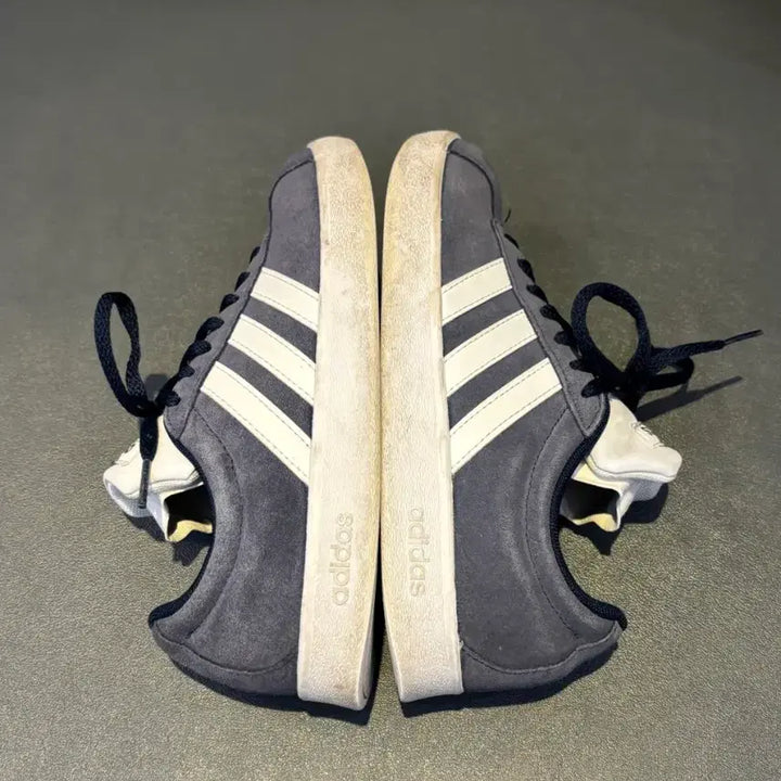[SOLD OUT] 아디다스 여성 운동화 220사이즈