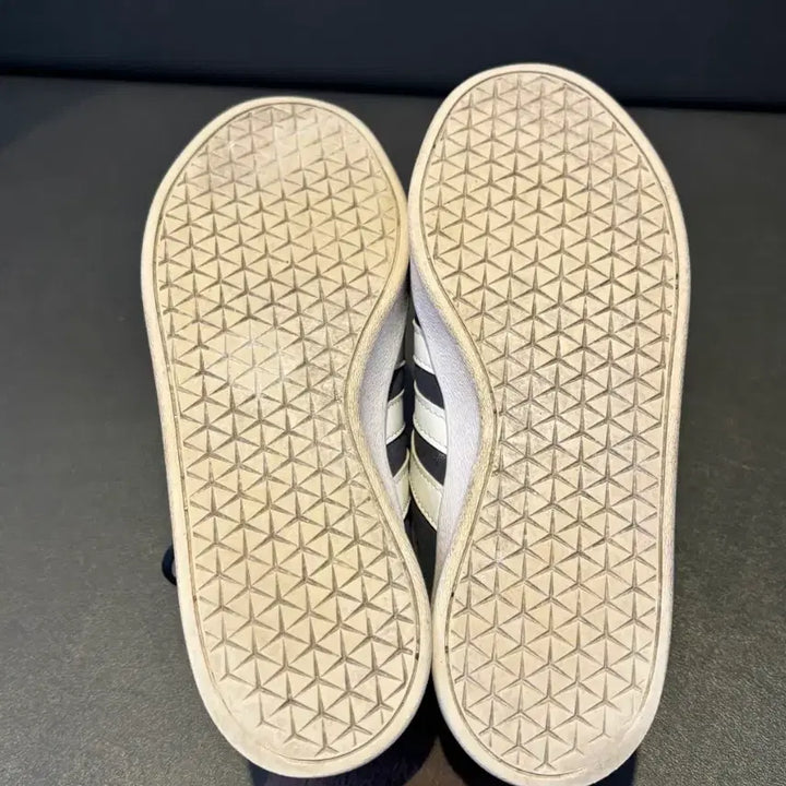 [SOLD OUT] 아디다스 여성 운동화 220사이즈