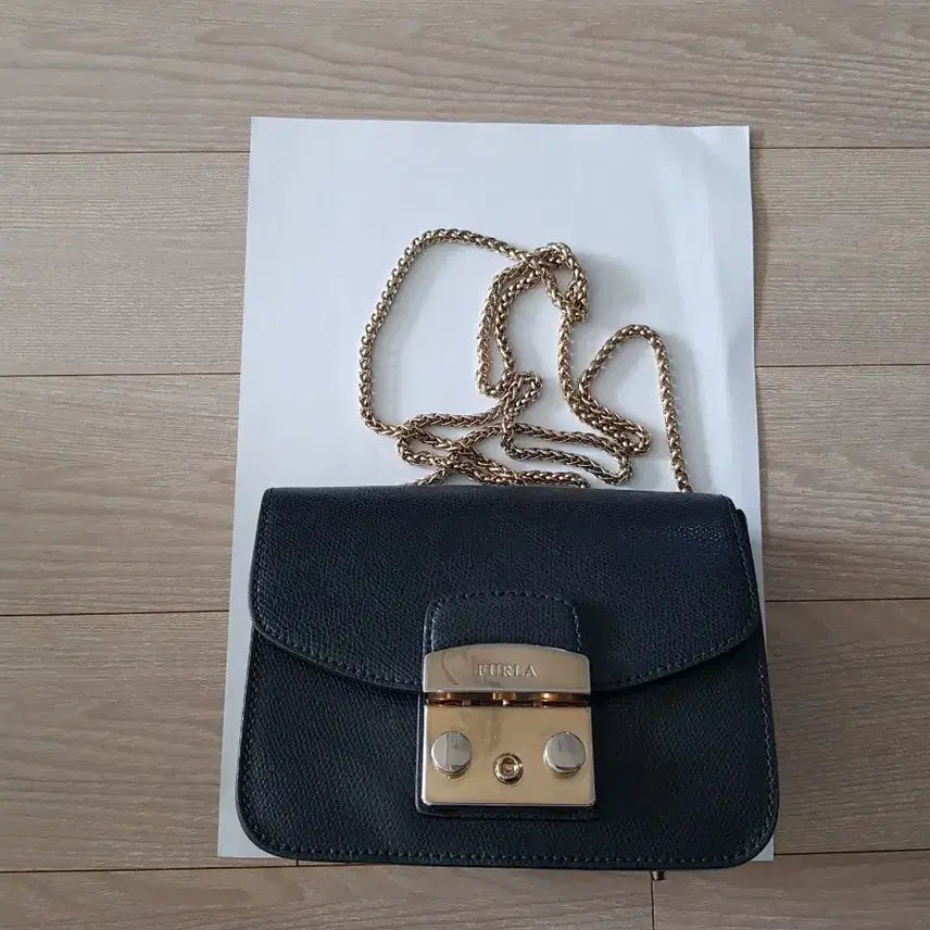 [SOLD OUT] 훌라 메트로폴리스 크로스백