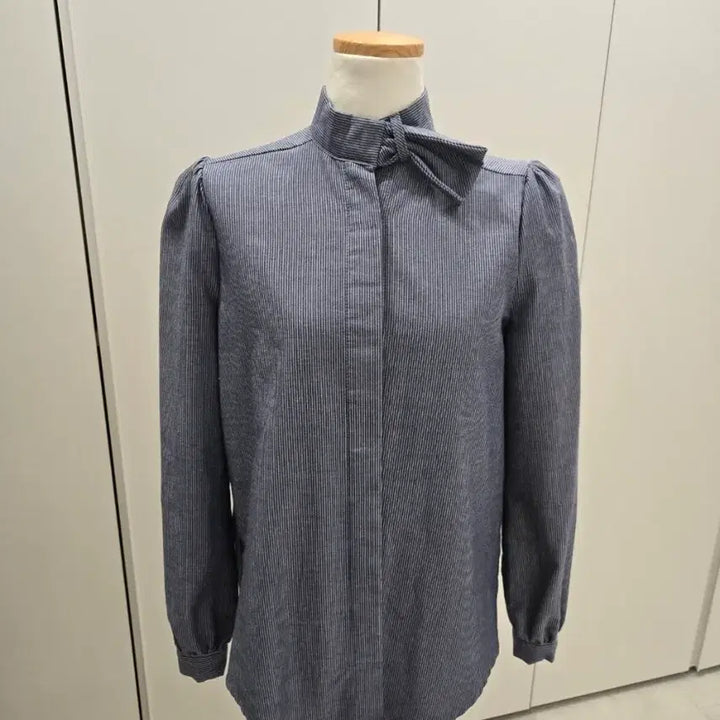 [BUNJANG] Neck Point Blue Stripe Shirt / 넥 포인트 블루 스프라이트 셔츠