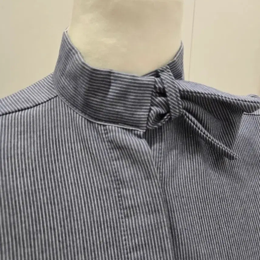 [BUNJANG] Neck Point Blue Stripe Shirt / 넥 포인트 블루 스프라이트 셔츠