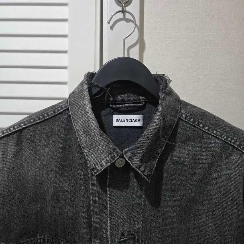 [BUNJANG] Balenciaga Back Logo Black Denim Jacket / 발렌시아가 백로고 흑청데님 자켓 38
