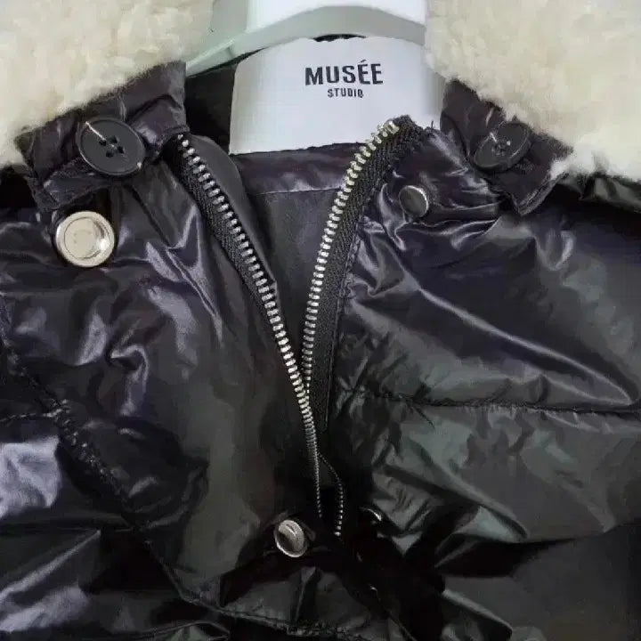 [BUNJANG] Muse Down Lambswool Fur Collar Padded Jacket - Black (M) / 뮤제 다운 램스울 퍼 카라 패딩 자켓  - 블랙,38(M)