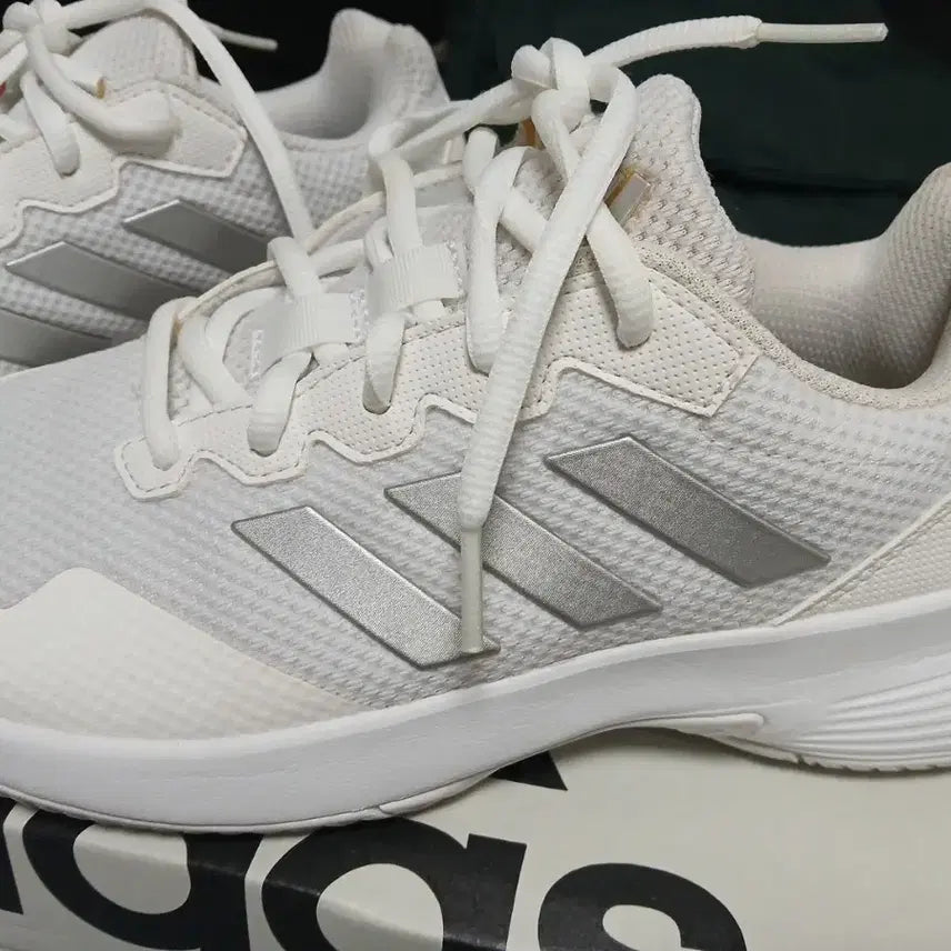 [BUNJANG] Adidas GameCourt 2 Silver (245) / 아디다스 게임코트2 메탈릭 실버 (245)