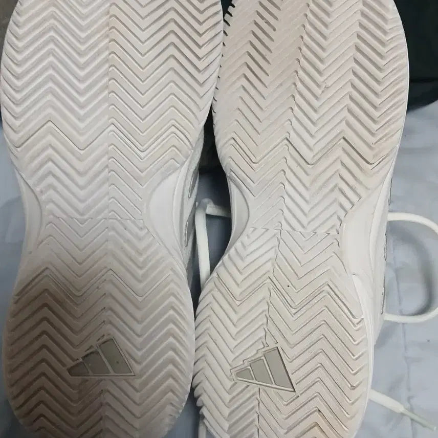 [BUNJANG] Adidas GameCourt 2 Silver (245) / 아디다스 게임코트2 메탈릭 실버 (245)