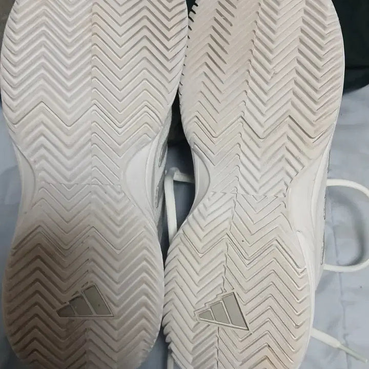 [BUNJANG] Adidas GameCourt 2 Silver (245) / 아디다스 게임코트2 메탈릭 실버 (245)