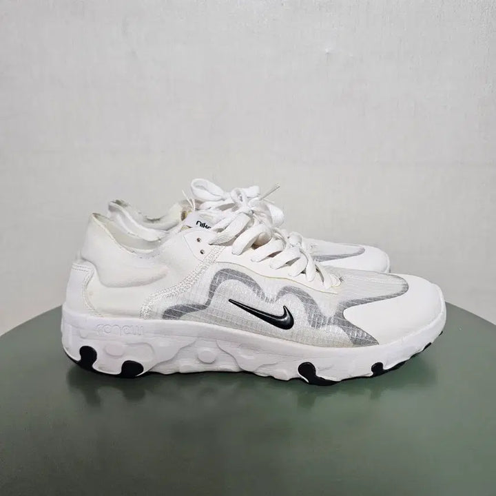 [BUNJANG] Nike Renew Lucent White Sneakers / 275나이키 리뉴 루센트 화이트 운동화 192