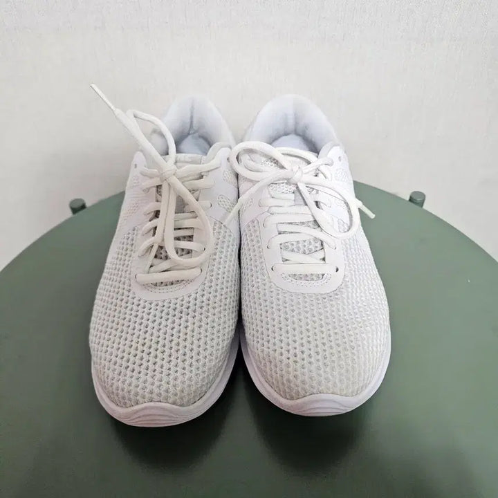 [BUNJANG] Nike Revolution All White Sneakers / 255나이키 레볼루션 운동화 올화이트 193