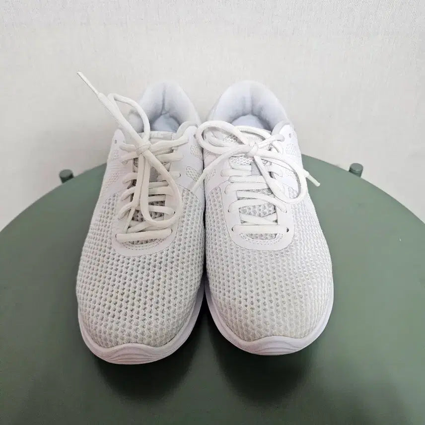 [BUNJANG] Nike Revolution All White Sneakers / 255나이키 레볼루션 운동화 올화이트 193
