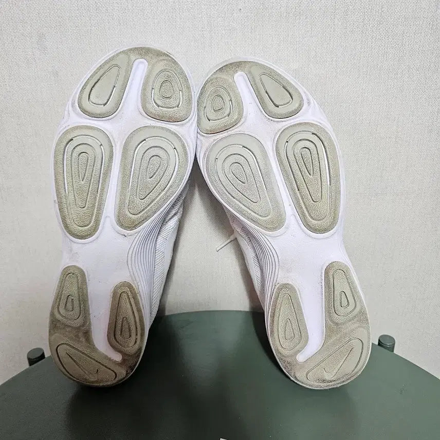 [BUNJANG] Nike Revolution All White Sneakers / 255나이키 레볼루션 운동화 올화이트 193