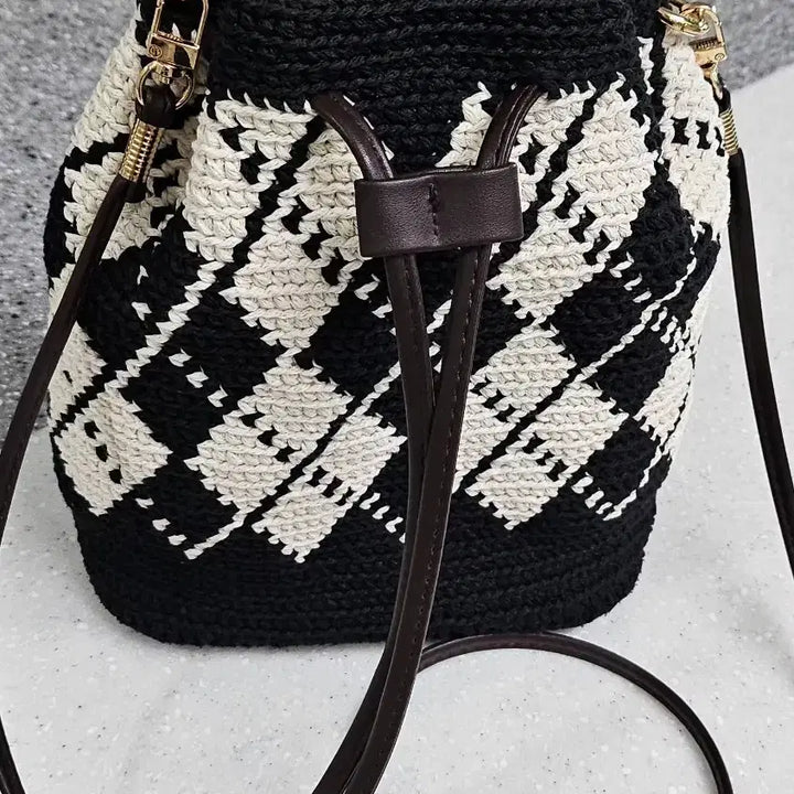 [BUNJANG] Black and White Drawstring Crossbody Bag / 블랙 앤 화이트 복조리 크로스백