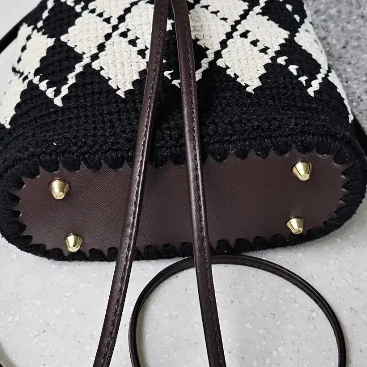 [BUNJANG] Black and White Drawstring Crossbody Bag / 블랙 앤 화이트 복조리 크로스백
