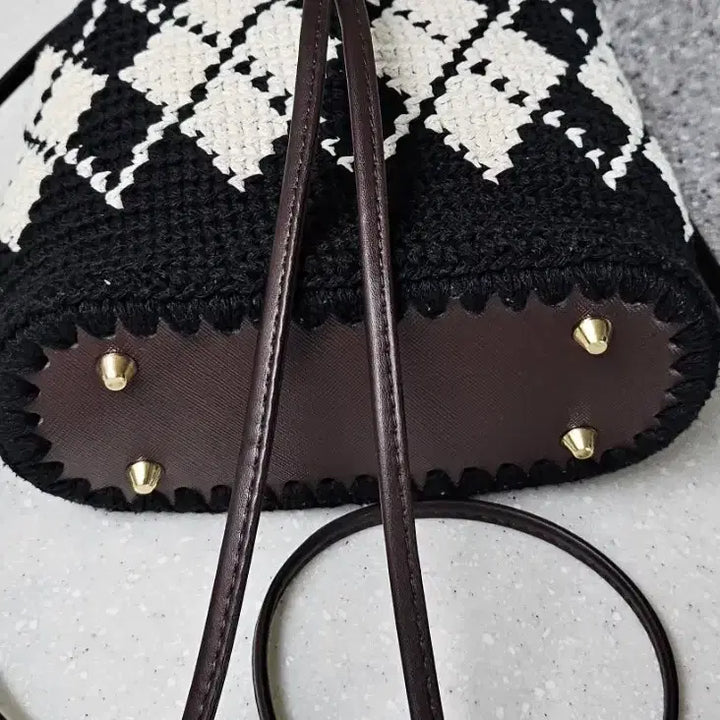 [BUNJANG] Black and White Drawstring Crossbody Bag / 블랙 앤 화이트 복조리 크로스백
