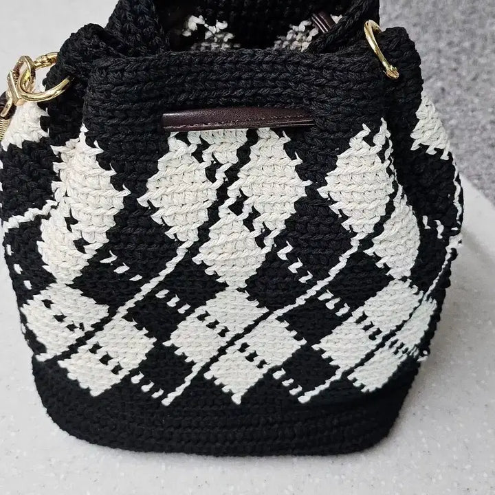 [BUNJANG] Black and White Drawstring Crossbody Bag / 블랙 앤 화이트 복조리 크로스백