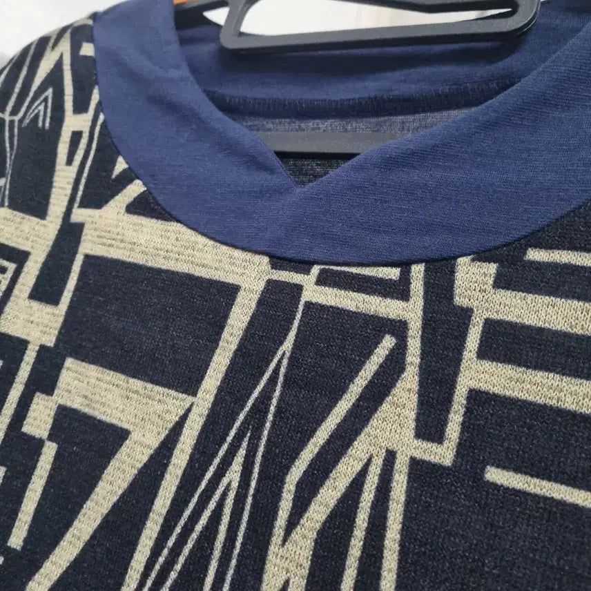 [BUNJANG] Geometric Pattern Long Sleeve T-shirt / 기하학 패턴 긴팔 티셔츠 새상품