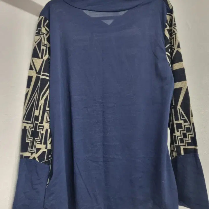 [BUNJANG] Geometric Pattern Long Sleeve T-shirt / 기하학 패턴 긴팔 티셔츠 새상품