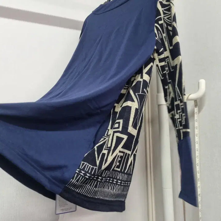 [BUNJANG] Geometric Pattern Long Sleeve T-shirt / 기하학 패턴 긴팔 티셔츠 새상품