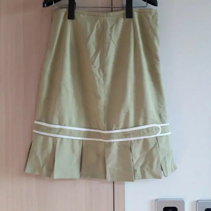 [BUNJANG] Skirt 66 / 연두색 미디 스커트 66