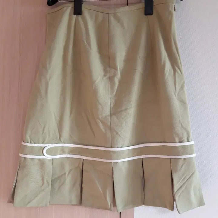 [BUNJANG] Skirt 66 / 연두색 미디 스커트 66