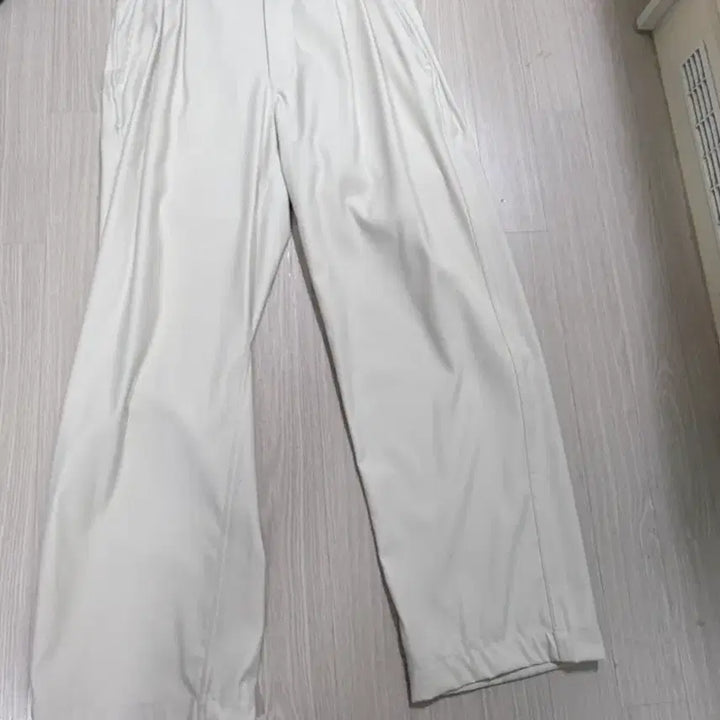 [BUNJANG] Partimento Wide Adjust Two-Tuck Slacks Beige / 파르티멘토 와이드 어드저스트 투턱 슬랙스 베이지