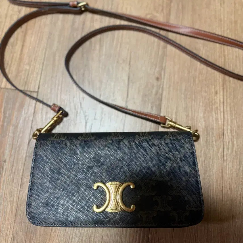 [BUNJANG] Celine Triomphe Shoulder Bag Black / 셀린느 트리오페 숄더백 블랙