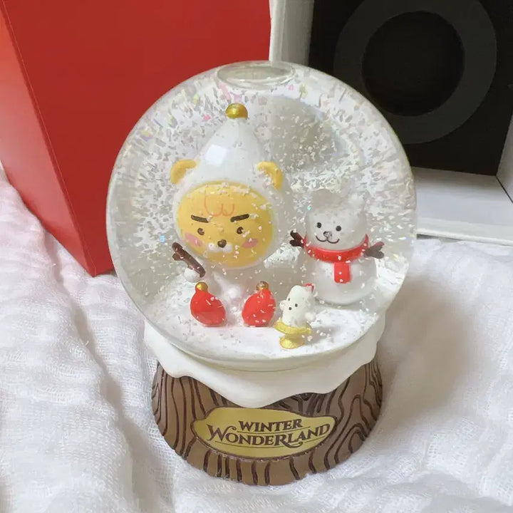 [BUNJANG] Kakao Friends Ryan Winter Wonderland Snow Globe / 새상품) 라이언 윈터 스노우볼 (박스채 그대로 있음)