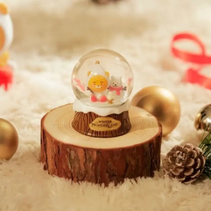[BUNJANG] Kakao Friends Ryan Winter Wonderland Snow Globe / 새상품) 라이언 윈터 스노우볼 (박스채 그대로 있음)