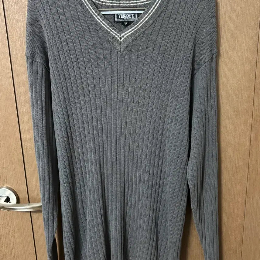 [BUNJANG] VERSACE Gray Ribbed V-Neck Knit Sweater / VERSACE 베르사체 그레이 골지 브이넥 니트 LL