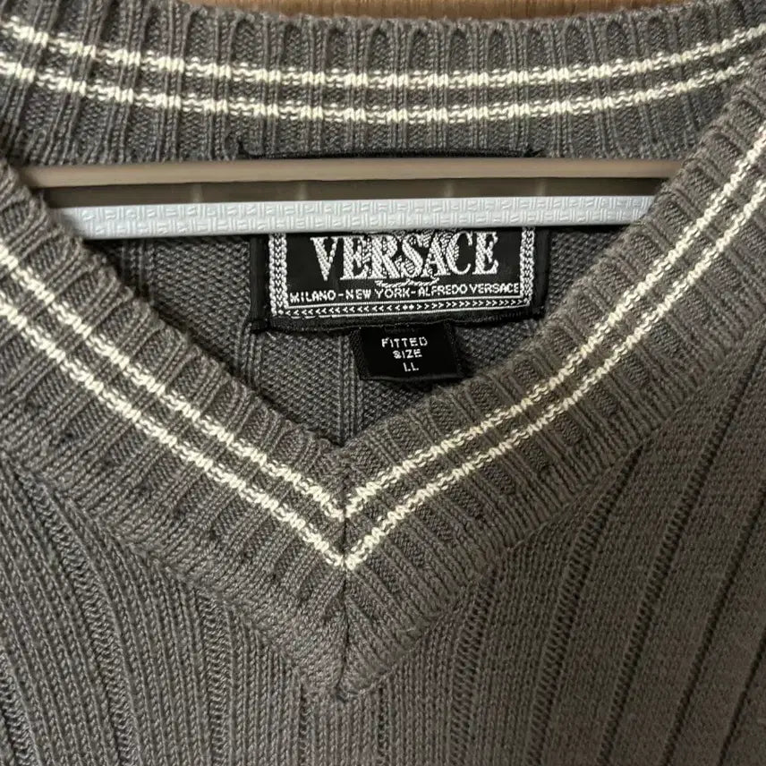 [BUNJANG] VERSACE Gray Ribbed V-Neck Knit Sweater / VERSACE 베르사체 그레이 골지 브이넥 니트 LL