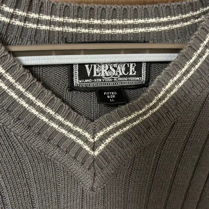 [BUNJANG] VERSACE Gray Ribbed V-Neck Knit Sweater / VERSACE 베르사체 그레이 골지 브이넥 니트 LL
