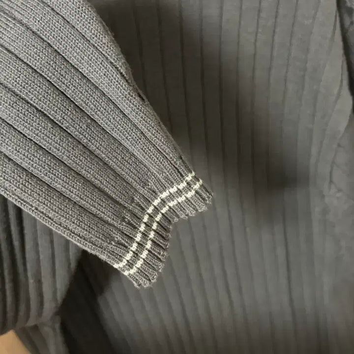 [BUNJANG] VERSACE Gray Ribbed V-Neck Knit Sweater / VERSACE 베르사체 그레이 골지 브이넥 니트 LL