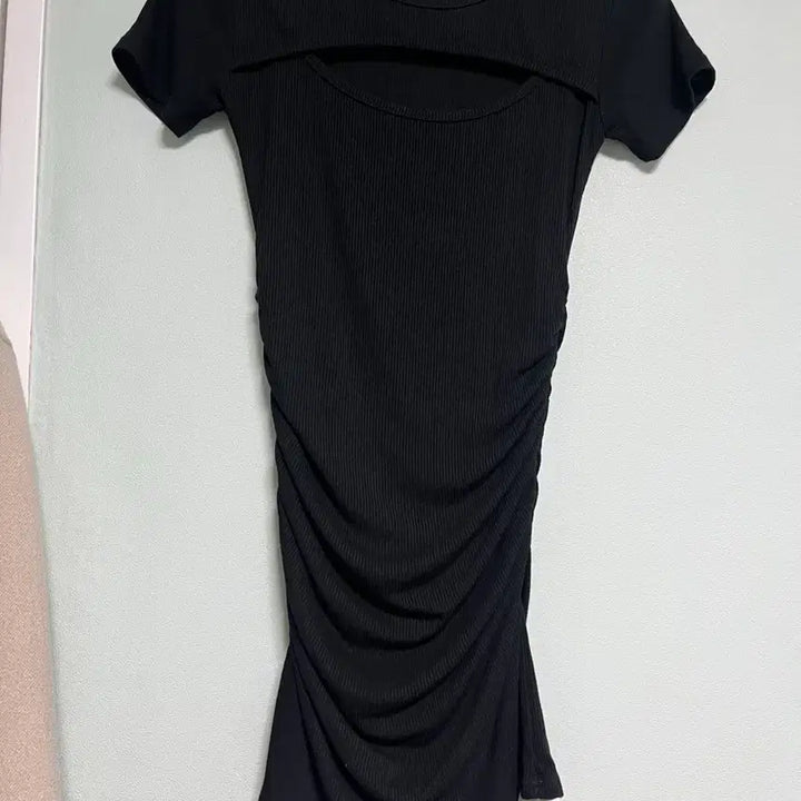 [BUNJANG] Black Front Slit Mini Dress / 블랙 앞트임 미니 원피스