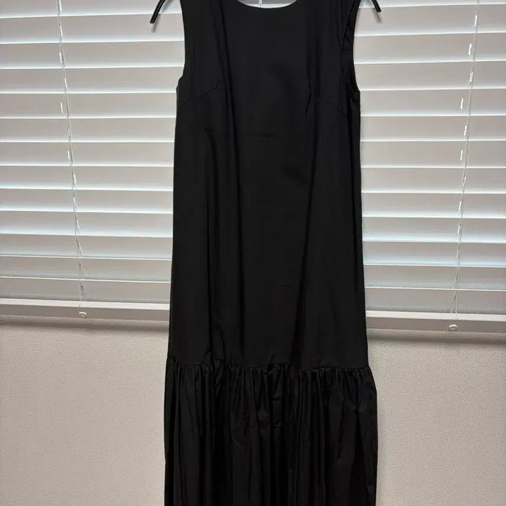 [BUNJANG] Black Shirred Point Sleeveless Dress / 민소매 셔링 포인트 블랙 원피스(새제품)