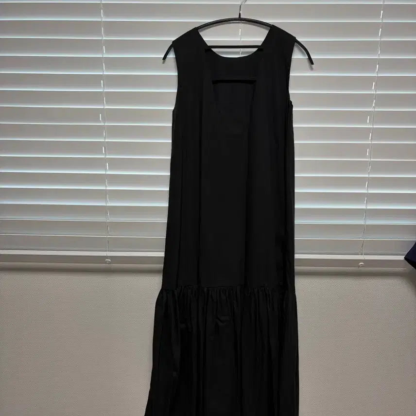 [BUNJANG] Black Shirred Point Sleeveless Dress / 민소매 셔링 포인트 블랙 원피스(새제품)
