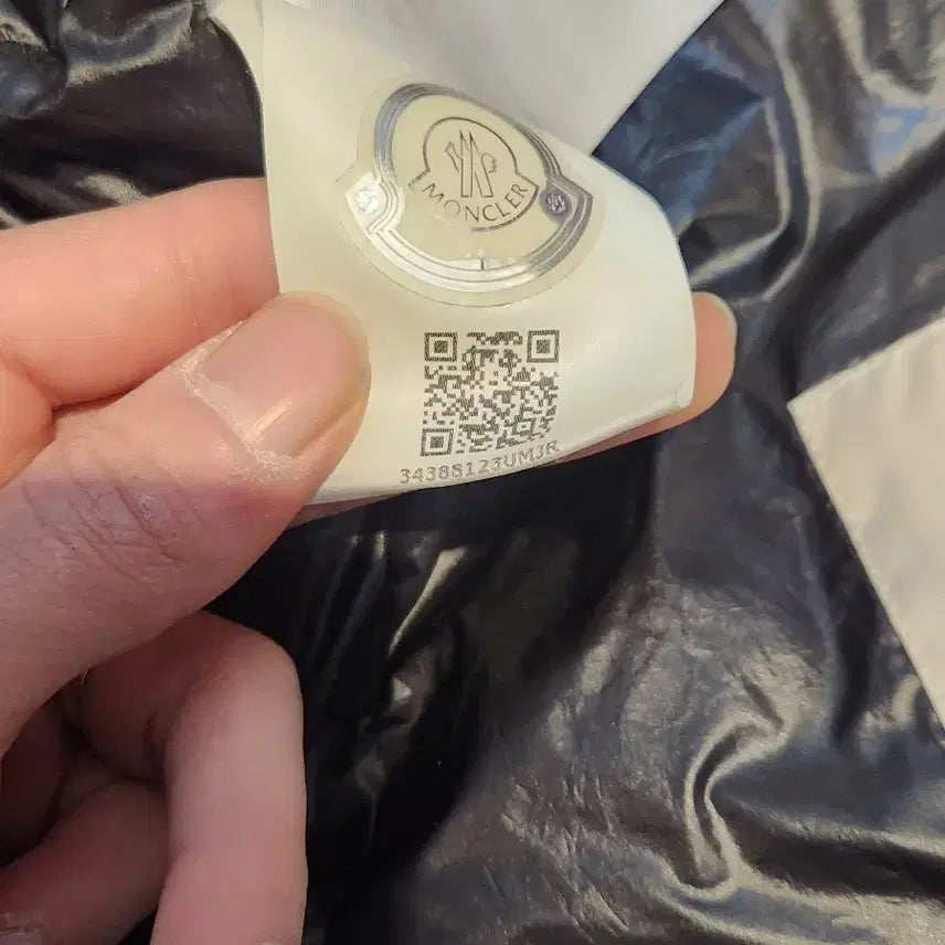 [BUNJANG] Moncler GUI Vest Size 2 / 몽클레어 GUI 패딩조끼 백화점판 2사이즈