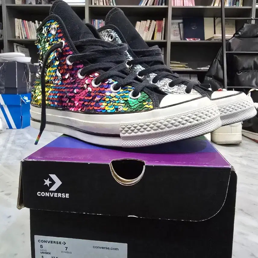 [BUNJANG] Converse Chuck 70 High Sequin Rainbow Sneakers / 컨버스 척70 하이 스팽글 레인보우 240